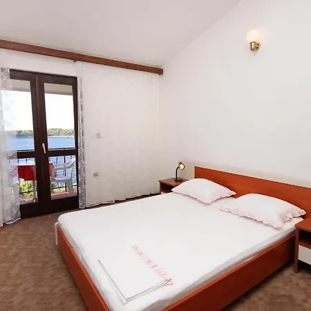 Apartments By The Sea Prizba, Korcula - 9227 *